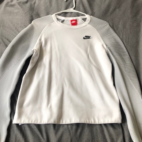 Nike Sweaters - White nike crewneck! 🤍